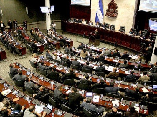El salario de los diputados rebasa los 100 mil lempiras con otros beneficios