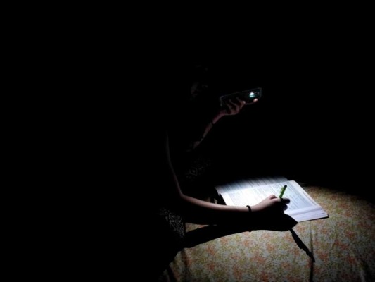Sin luz, sin Internet y al borde de la deserción: el covid-19 expuso la exclusión escolar en Honduras  