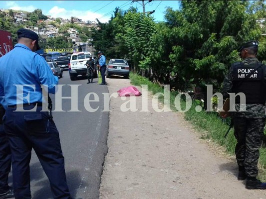 Honduras: Desde vehículo en marcha lanzan un cuerpo encostalado