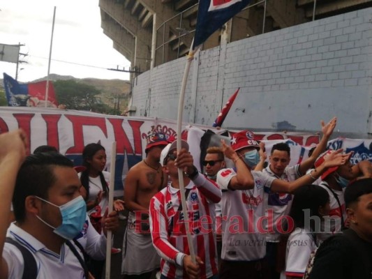 FOTOS: El carnaval de la Ultra Fiel a las afueras del Estadio Nacional