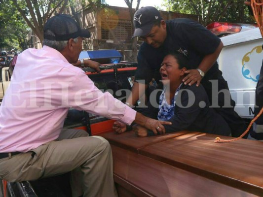 Honduras: Entregan a familias cuerpos de jóvenes víctimas de masacre en velorio