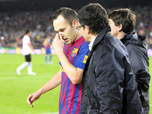 Iniesta, recuperado, podrá jugar contra Espanyol