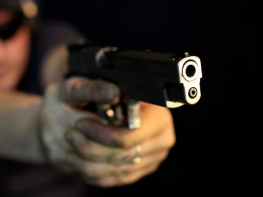 ¿Cómo se manipulan las armas en los sets de filmación?  