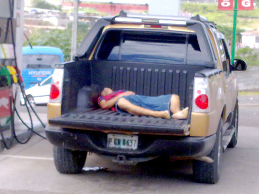Dos muertos deja tiroteo en car-wash al este de Tegucigalpa