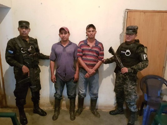 Capturan a dos hondureños que transportaban cadáveres entre cajas de cervezas en Santa Bárbara