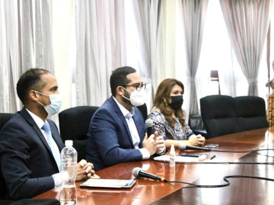 'Casi medio millón de dosis están por llegar a Honduras”: representante de AstraZeneca