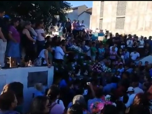 Entierran los restos de Berta Aurora, expresidenta del patronato de la colonia Las Pavas