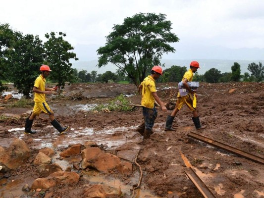 El departamento meteorológico indio puso varias regiones del estado en alerta roja e informó de que las lluvias continuarán en los próximos días. FOTO: AFP