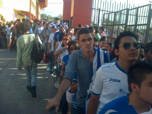 El Honduras-Ecuador paraliza Tegucigalpa