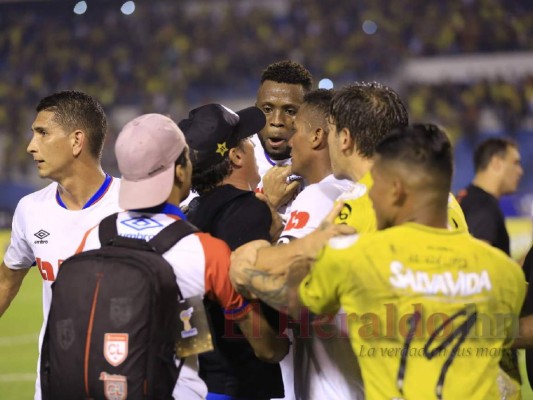 El enfado de Troglio, la celebración de Rony y el show de la Ultra: Las fotos después del Real España vs Olimpia