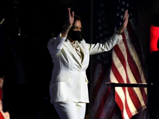 FOTOS: Así fue la puesta en escena de Kamala Harris en su primer discurso