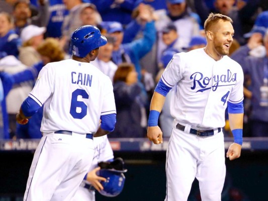 Royals 5-4 Mets en primer juego de la serie mundial de béisbol 2015