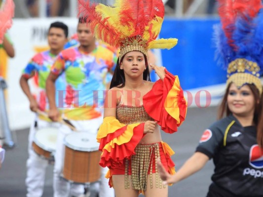 Olimpia vs Motagua: Bellas mujeres adornan el Estadio Nacional en la final de ida