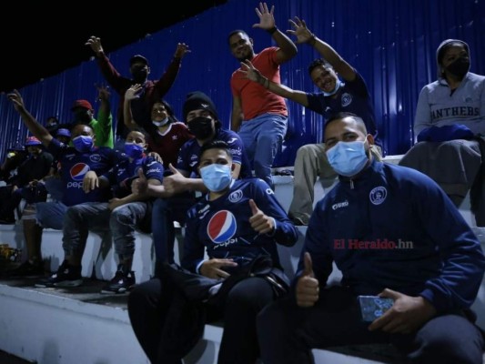 Aunque no hubo goles, estos aficionados disfrutaron el clásico entre Olimpia y Motagua