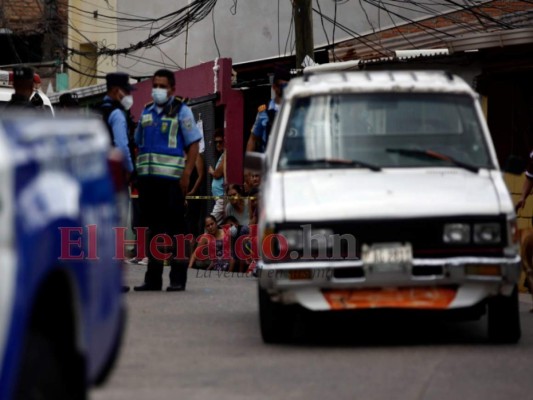 Imágenes de la escena del crimen: matan a hombre dentro de un carro en la 28 de Marzo