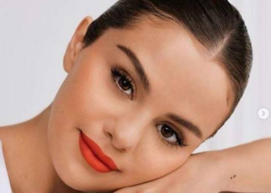 Selena Gómez aseguró que lleva trabajando dos años en su línea de maquillaje. Foto: Instagram