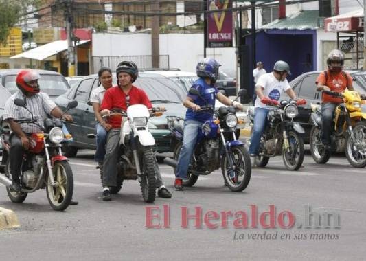 De 2018 a junio de este 2021, la cantidad de motocicletas que circulan en Honduras aumentó en 262,225 unidades; sumando un total de 1,014,475 motocicletas a nivel nacional. Foto: Archivo/El Heraldo