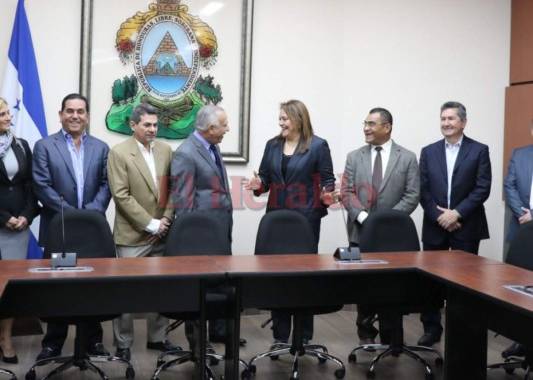 El presidente del Legislativo, Mauricio Oliva, dirigió este miércoles el acto de reinauguración del salón Ramón Rosa con fondos del BID. (Foto: El Heraldo Honduras/ Noticias Honduras hoy)