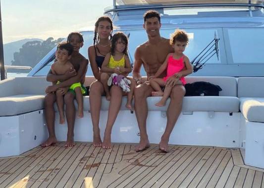 CR7 y su familia navegaron en la lujosa embarcación. Foto: Cristiano Ronaldo/Instagram.