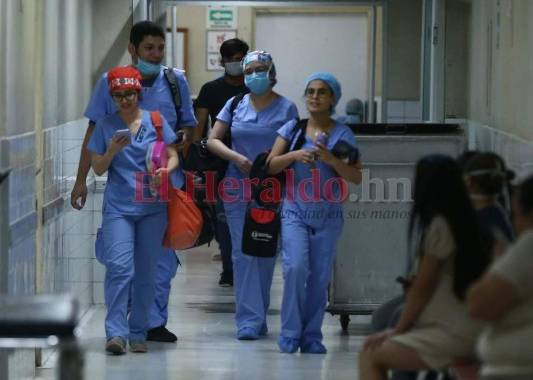 Son casi 300 enfermeras infectadas de la covid-19 las que hay en el país. Foto: EL HERALDO.