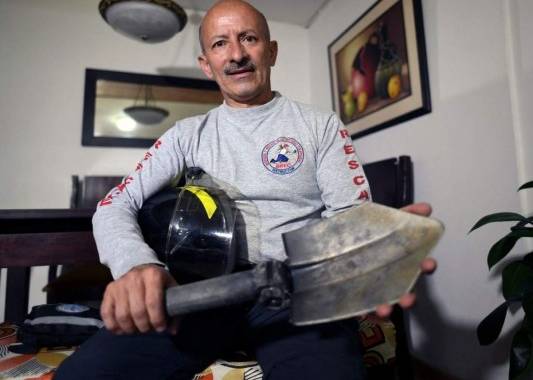 Cuando los yihadistas secuestraron y estrellaron dos aviones contra las Torres Gemelas, Marulanda se hallaba en Nueva York por casualidad, para hacer un curso de instructor de bombero y comprar ambulancias para la Cruz Roja colombiana. FOTO: AFP