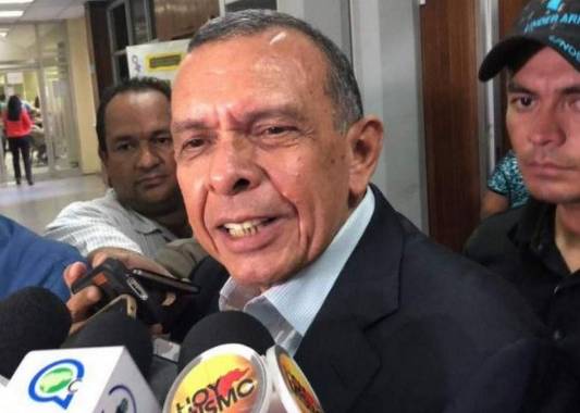 Pepe Lobo se retuvo de responder si brindaba su apoyo al mandatario actual y se limitó a decir 'hay que esperar'. (Foto: Twitter)