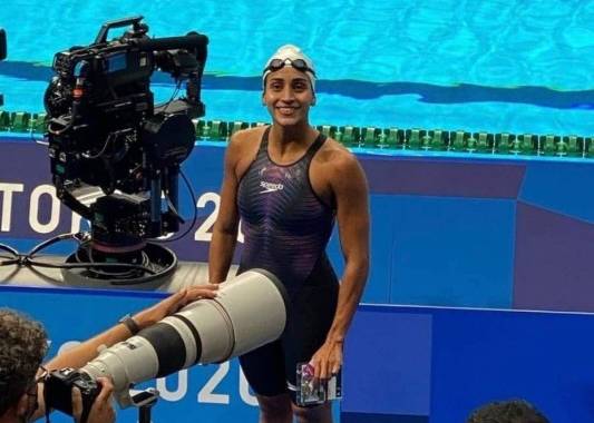 La nadadora hondureña hace historia en Tokyo 2020 al ser una de las 16 semifinalistas en los 200 metros mariposa de natación.