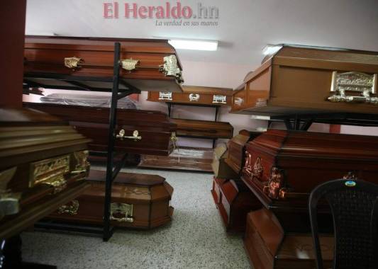 Si las proyecciones aciertan abril sería el mes con más muertes por sospechas de Covid en lo que va del 2021. Foto: EL HERALDO