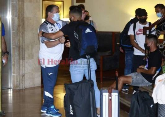 Así recibieron al Bolillo Gómez los jugadores de la Selección de Honduras. Foto: El Heraldo.