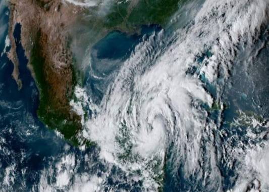 Gamma provocaba lluvias muy fuertes en la península de Yucatán y también en Centroamérica, áreas donde podrían darse inundaciones repentinas o deslaves peligrosos en las zonas montañosas. Foto: AP