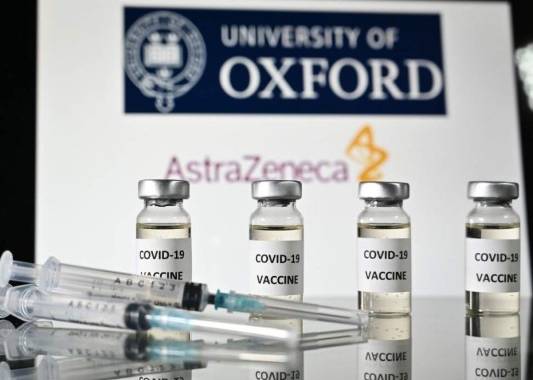 El antídoto que servirá para inmunizar a una buena parte de los salvadoreños proviene de los laboratorios de AstraZeneca y Oxford. Foto: AFP