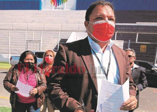 La comisión de traspaso presidencial dará hoy una conferencia en el Estadio Nacional, donde asumirá el poder la presidenta Castro.