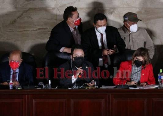 Luis Redondo mientras era juramentado como titular del Congreso Nacional. Foto: EL HERALDO