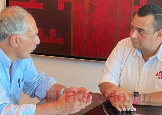 Durante la mañana del miércoles, el virtual alcalde, Jorge Aldana, y el actual edil, Nasry Asfura, sostuvieron una reunión para determinar la ruta de transición de una administración a otra. Foto: El Heraldo