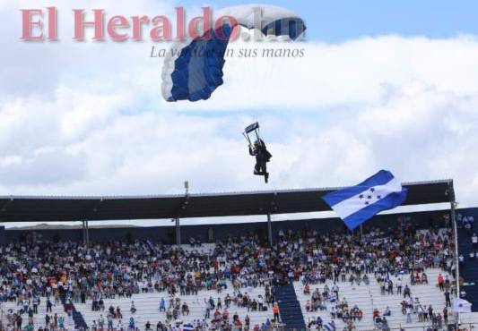 Honduras: 40 paracaidistas surcarán el cielo en el cumpleaños de la Patria - Vimarsana News