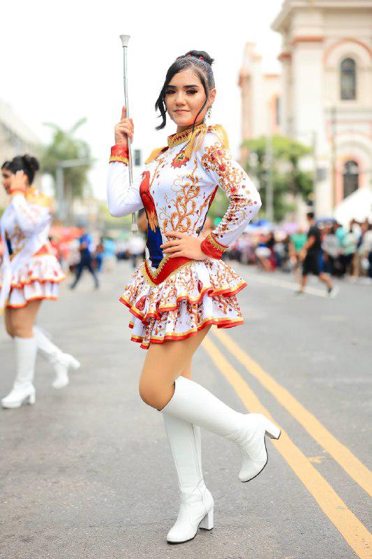 ¡Se robaron las miradas! Palillonas de San Pedro Sula rinden honor a la patria en los desfiles
