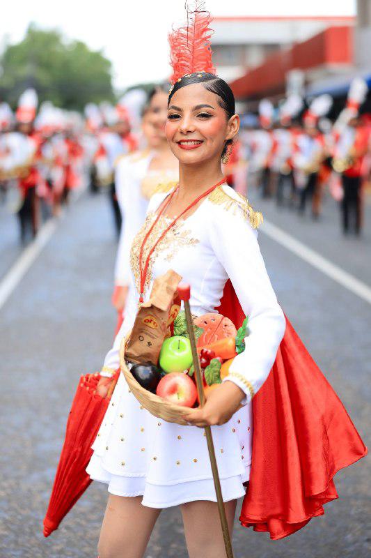 ¡Se robaron las miradas! Palillonas de San Pedro Sula rinden honor a la patria en los desfiles