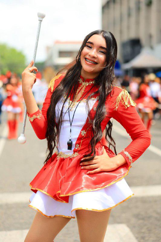 ¡Se robaron las miradas! Palillonas de San Pedro Sula rinden honor a la patria en los desfiles