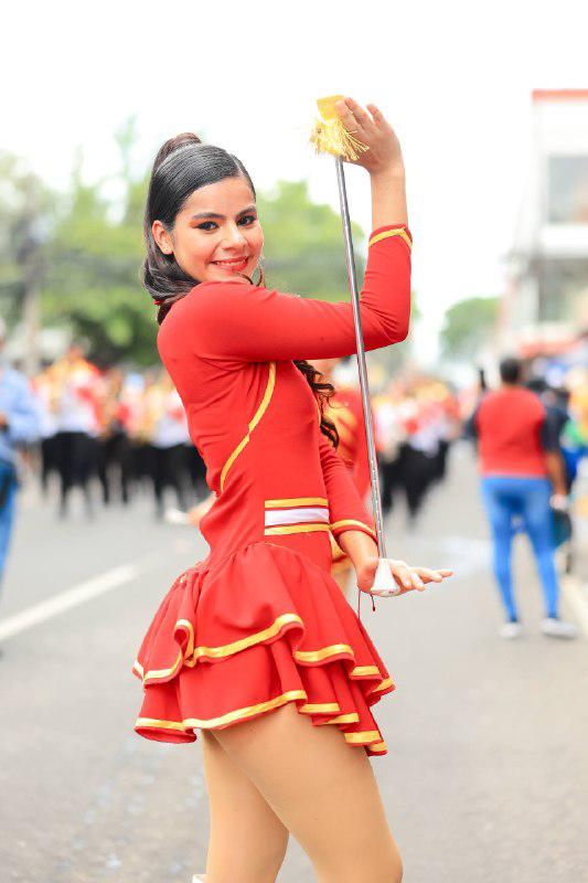 ¡Se robaron las miradas! Palillonas de San Pedro Sula rinden honor a la patria en los desfiles