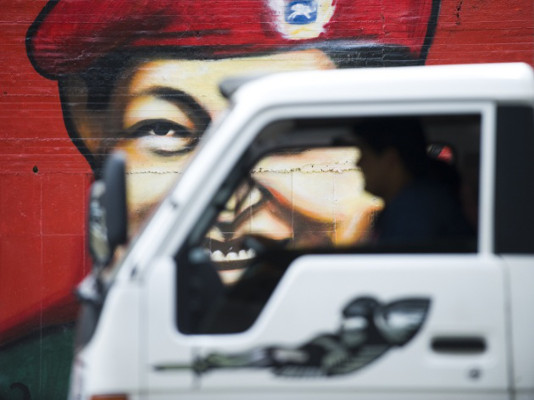 Chávez reaparece y dice que se recupera 'progresivamente' de radioterapia