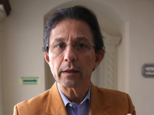 Dimes y diretes atizan la crisis en el Partido Liberal