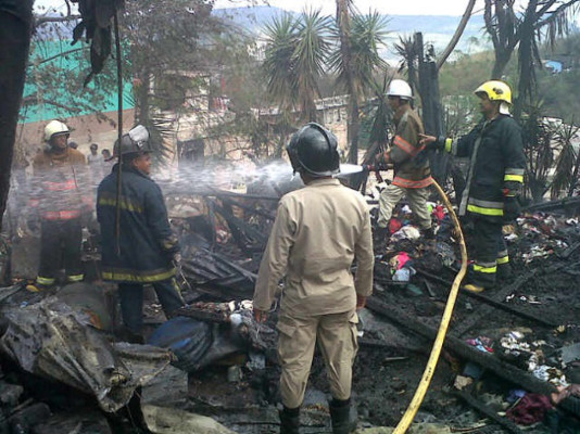 A cenizas queda reducida vivienda en carretera a Olancho