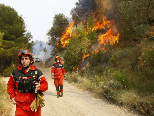 Los incendios se propagan en las islas españolas de Canarias