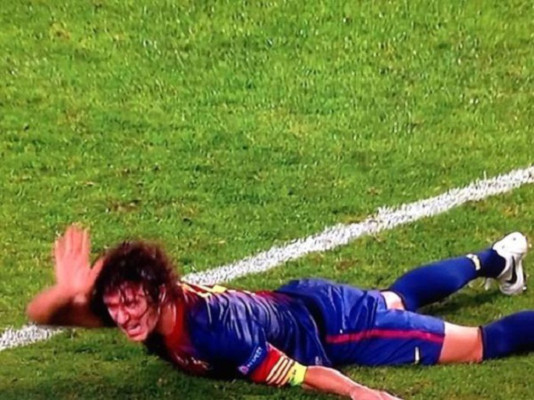 Video: La espeluznante lesión de Carles Puyol