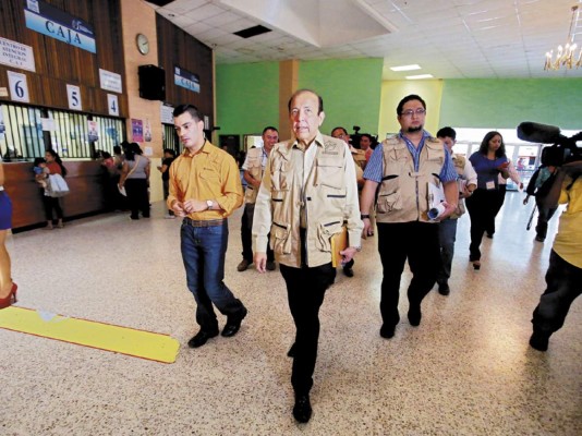 Con rosario de denuncias, reciben al ombudsman