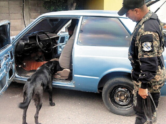 Con granada, droga y armas caen asaltantes