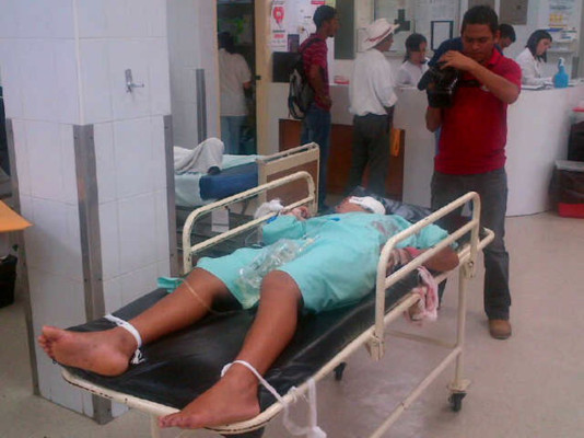 Hombre machetea a una adolescente por negarse a volver con él