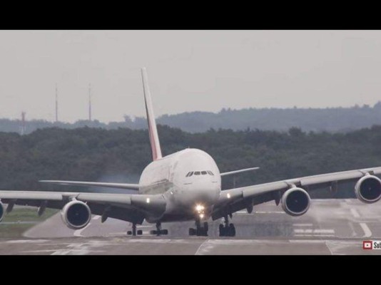 El avión más grande del mundo realiza aterrizaje extremo&nbsp;&nbsp;