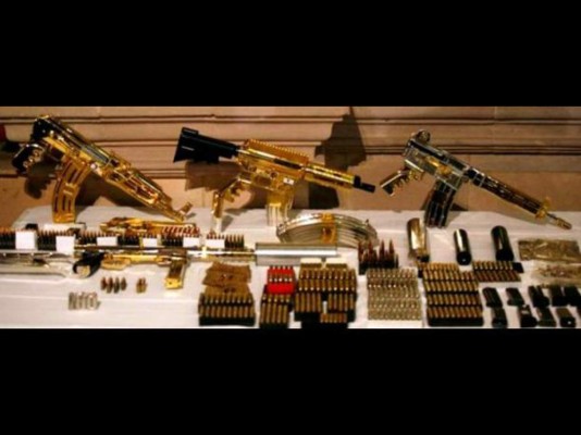 'Chapo' Guzmán: Sus armas de oro, pilas de dinero, leones y demás lujos