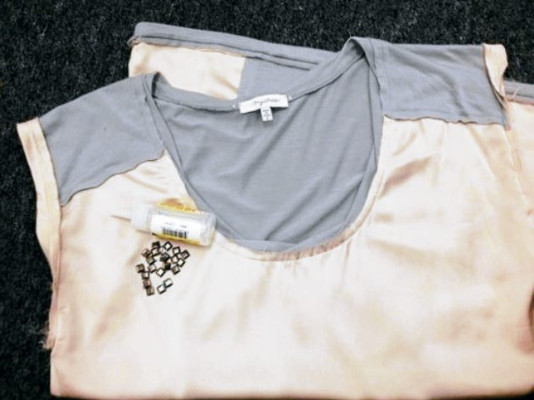 El detalle de los studs, remaches o tachuelas